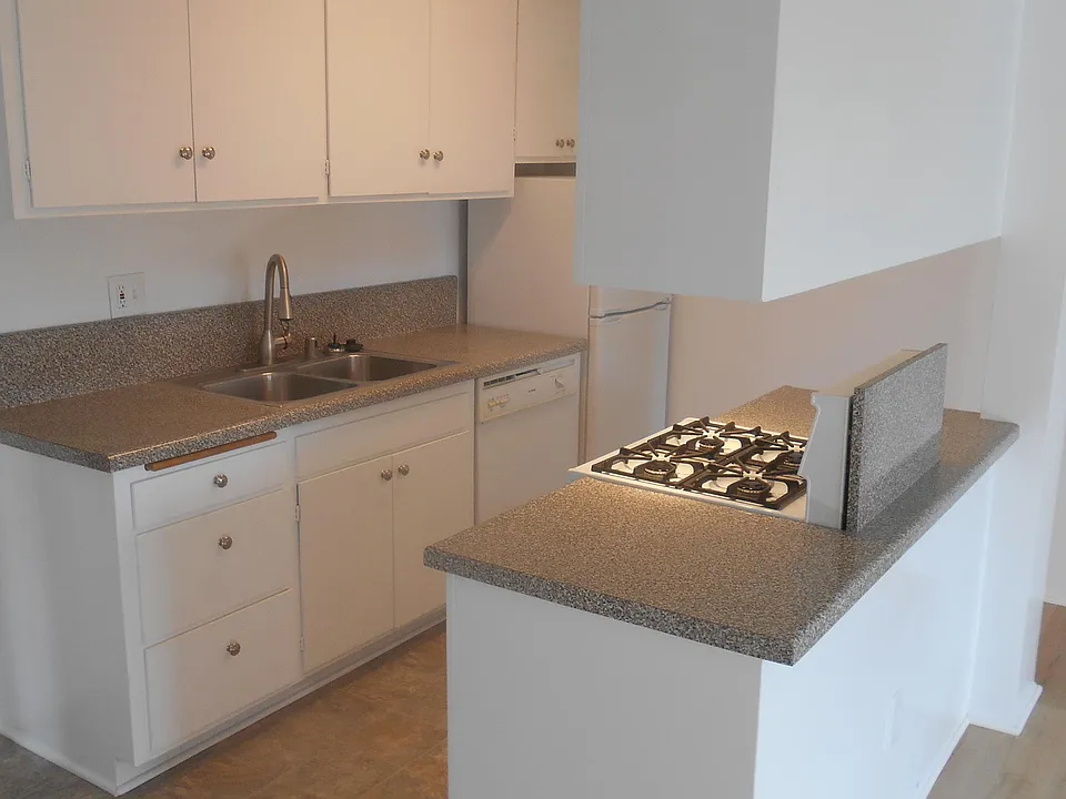 325 Bay Street, Santa Monica, Ca. 90405