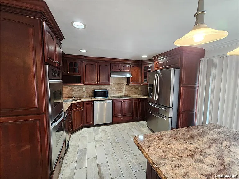 55 Holiday Park Dr — Photo 4