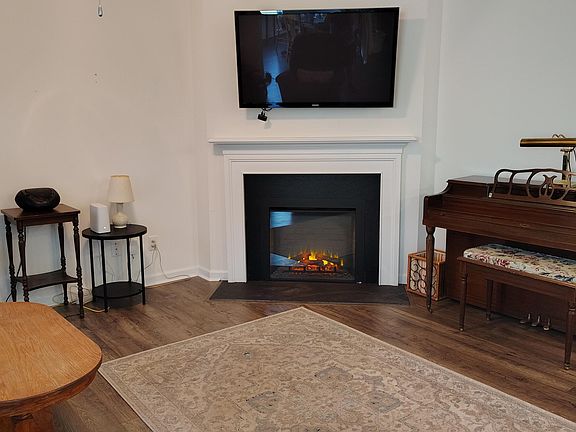 4th image of 133 Ashe Ave