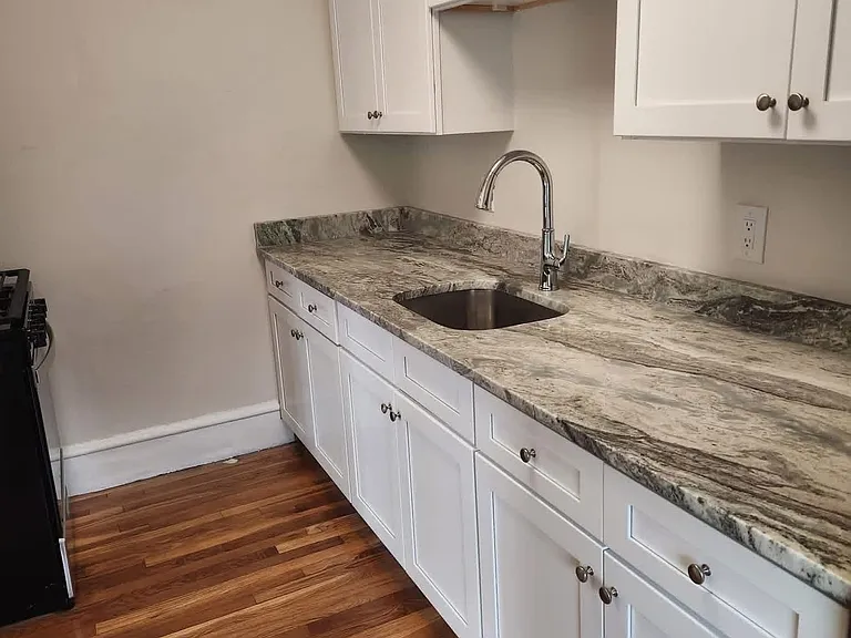 820 Park Ave — Photo 3