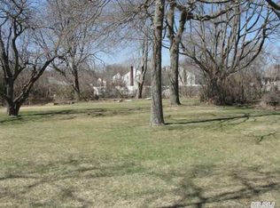 Harriet Rd, Bayport, NY 11705
