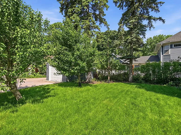4042 Queen Ave S #A — Photo 41