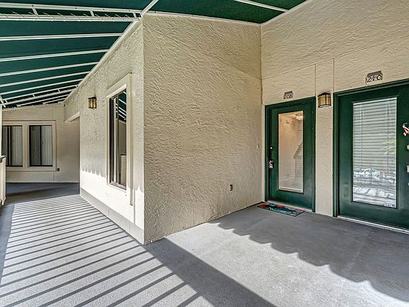 5th image of 208 Southlake Ct