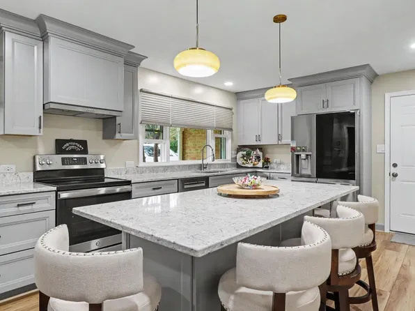 1324 Towlston Rd, Vienna, VA 22182