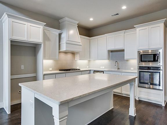 5th image of 14179 Danehurst Ln