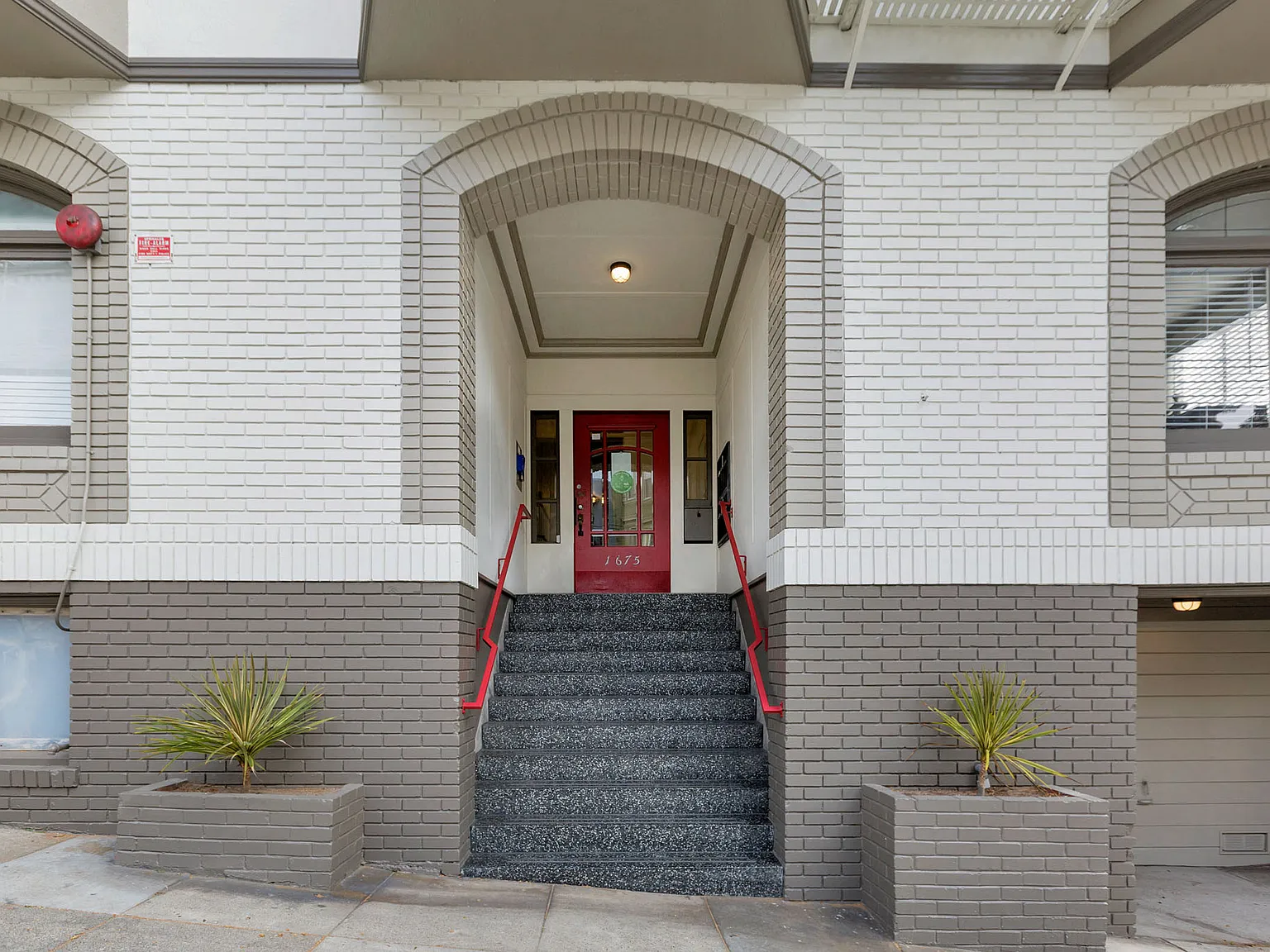 1675 Clay — Photo 1