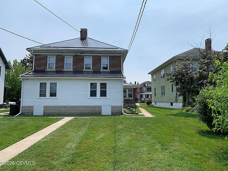 1004 W Market St — Photo 27