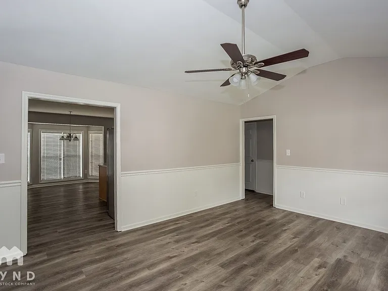 4723 Hendrix Ct — Photo 3
