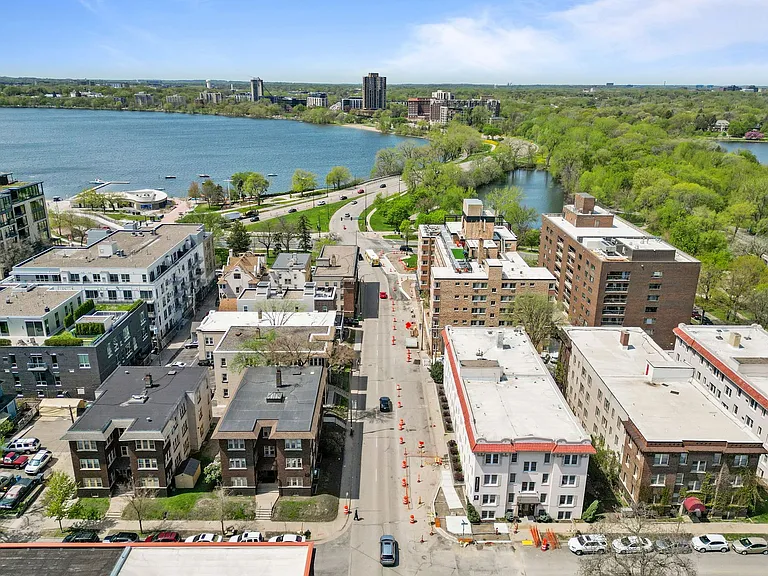 Lagoon Avenue Eststes — Photo 11