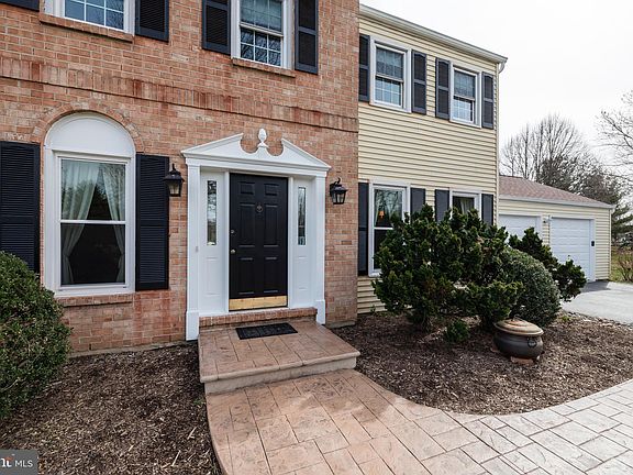 3rd image of 2005 Pond Ln