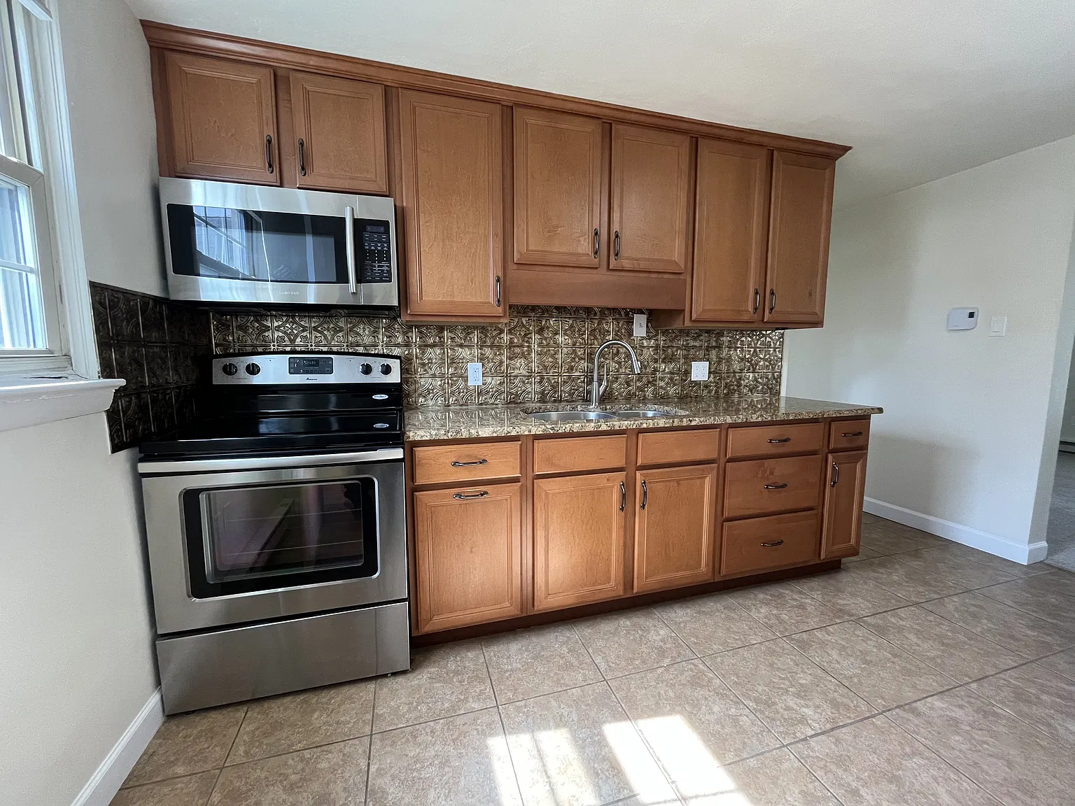 121 N York Street - 2 — Photo 3