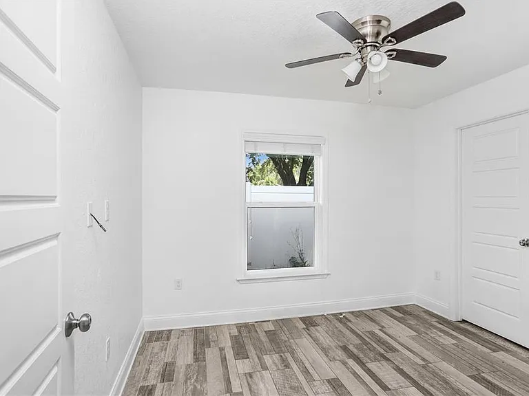349 Honey Bee Ln — Photo 14