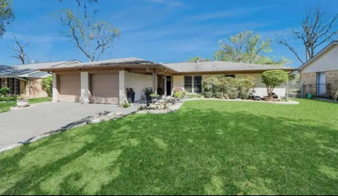 3 bed, 2.0 bath, 494 sqft, $1,800 — Photo 1