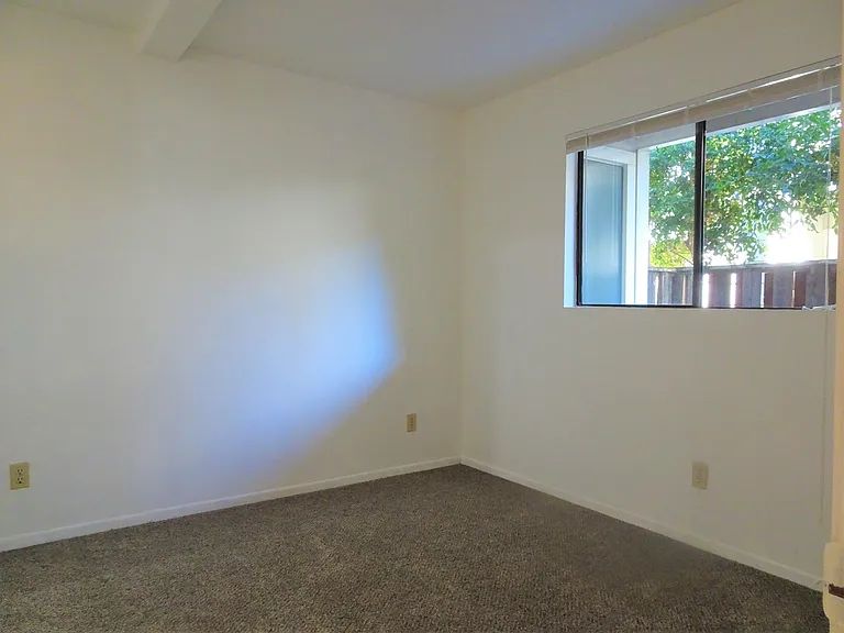 209 W Cota St — Photo 6