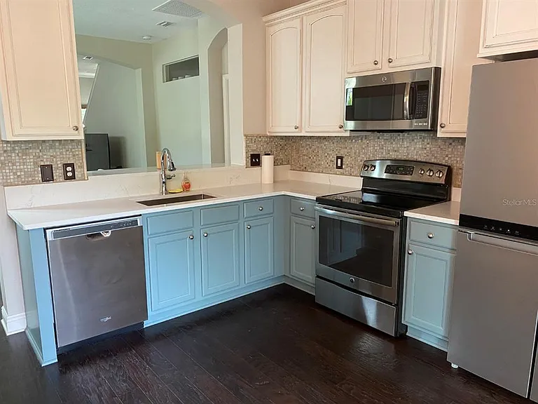 809 N Oregon Ave — Photo 5