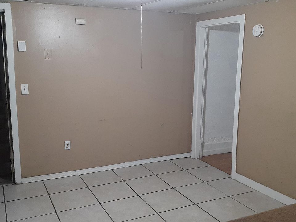 2nd image of 11 Elm St #Basement
