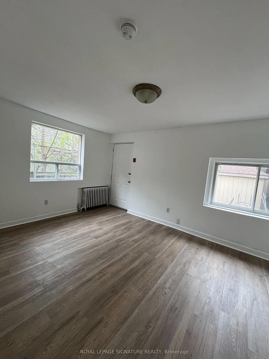 Building Photo - 557 Markham St #102