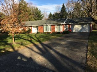 10 Fair Oaks Dr, Decatur, IL 62526