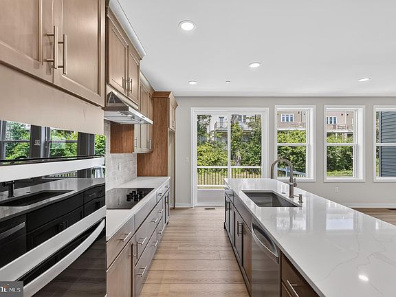 5th image of 44 Grayson Ln