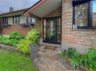 24 Stephen St, Cambridge, ON N1S3R8