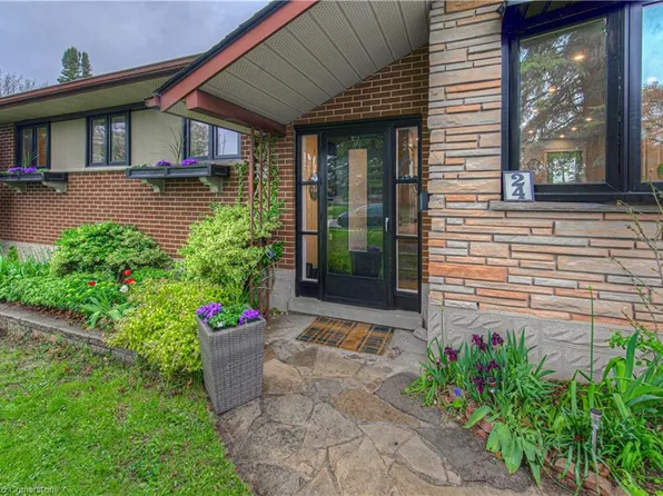 24 Stephen St, Cambridge, ON N1S 3R8