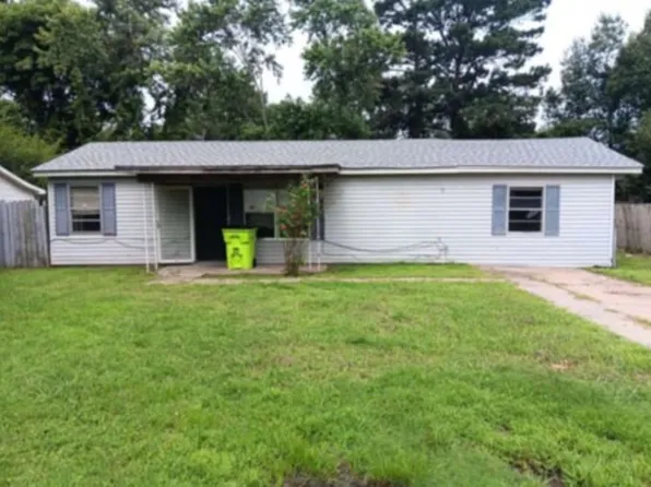 1108 S Oak St, Stuttgart, AR 72160