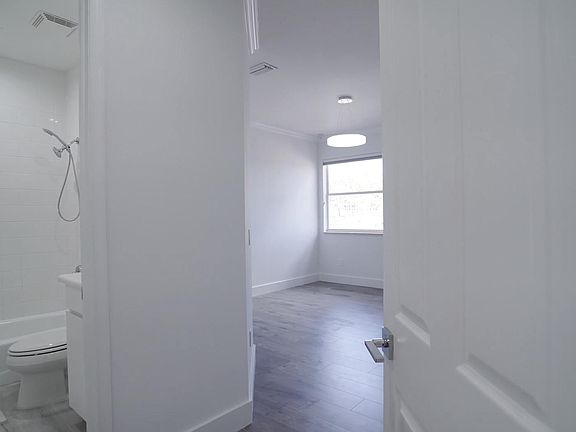 4th image of 3988 194th Ln