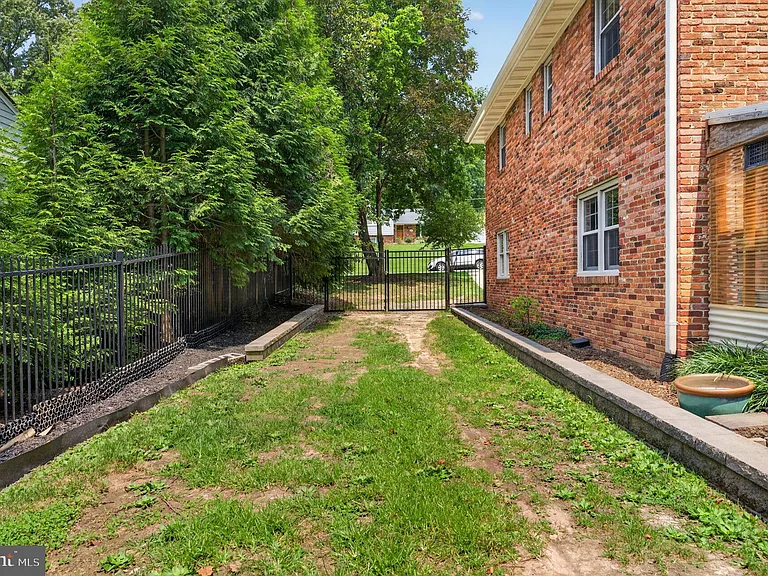 6443 Walters Woods Dr — Photo 67