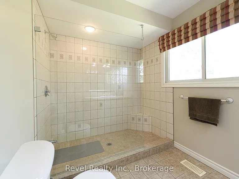 38 Station St — Photo 18
