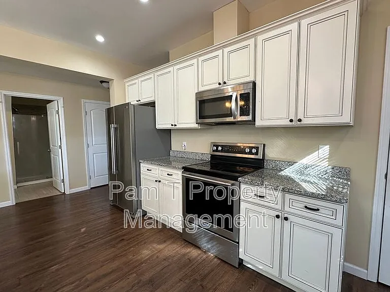 1202 E 37th St #A — Photo 6