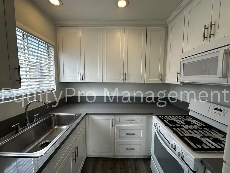 5583 California Ave — Photo 14