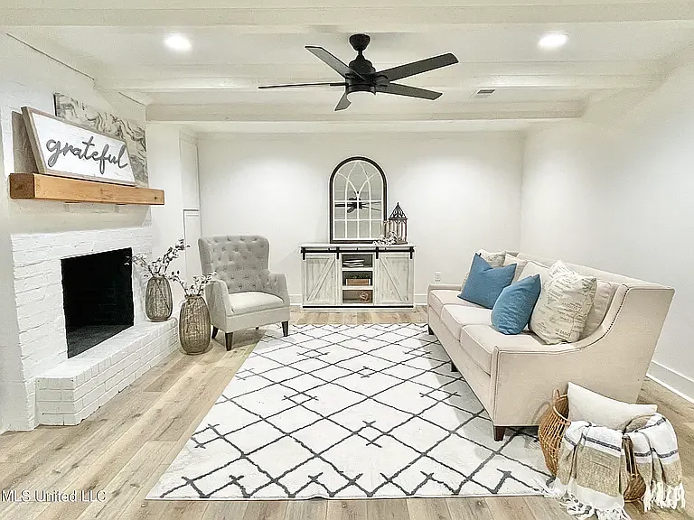 3 bed, 1695 sqft, $2,200 — Photo 4