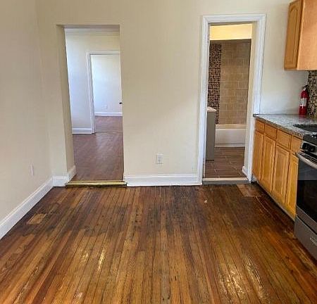 2nd image of 132 Telford St #2