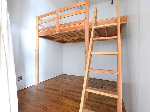 5th image of 389 Troutman St