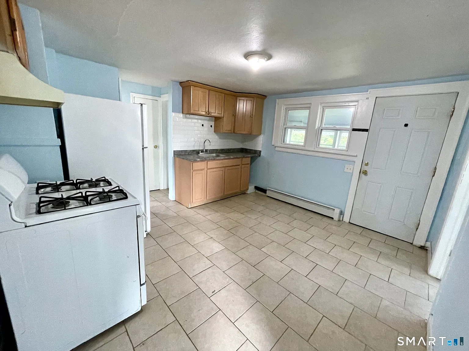 3 bed, 1.0 bath, 1584 sqft, $1,700 — Photo 2