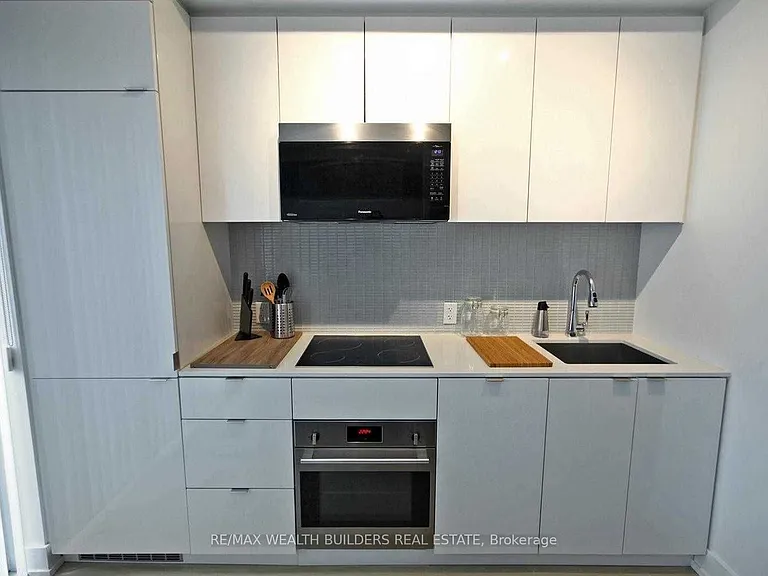 7 Grenville St #1108 — Photo 10