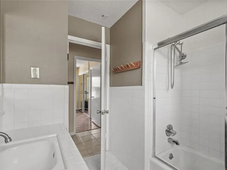 Bancroft Dr — Photo 22