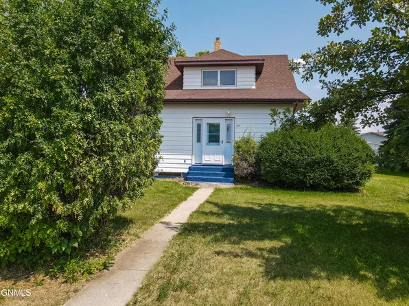 24 Lake St, Ray, ND 58849