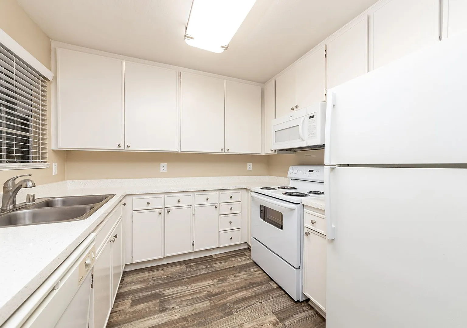 Willow Creek Apartments — Photo 2