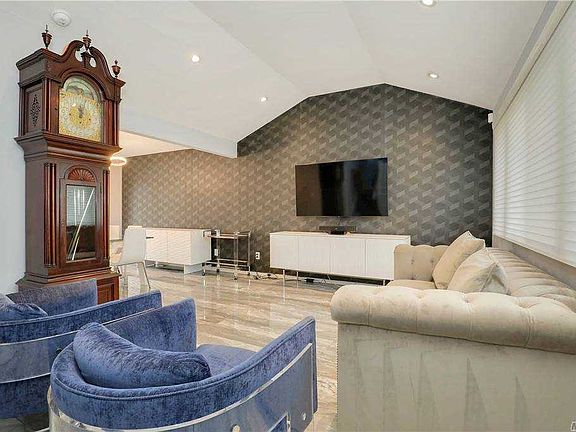 4th image of 59 Narcisus Ave