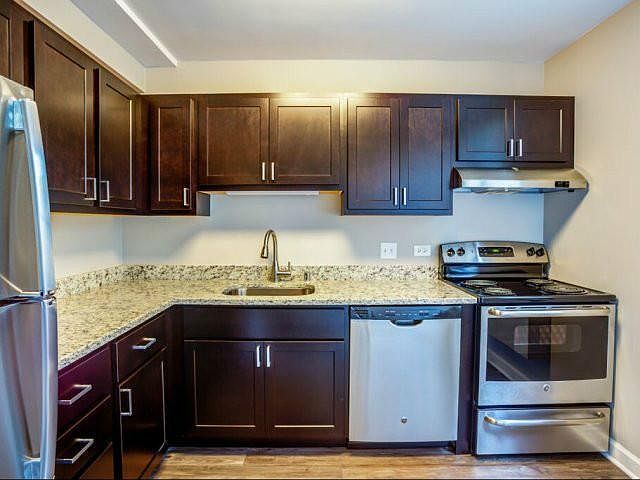 1st image of 327 W Illinois St