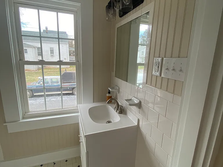 202 E Williams St — Photo 7