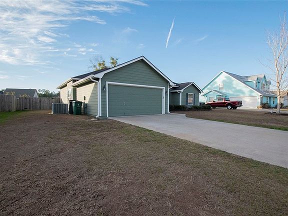 3rd image of 306 Victoria Cir