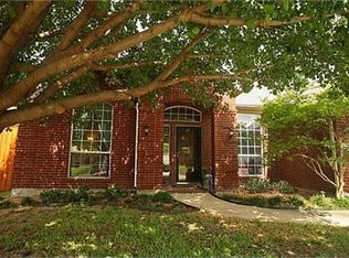 5810 Meadowcrest Ln, Sachse, TX 75048