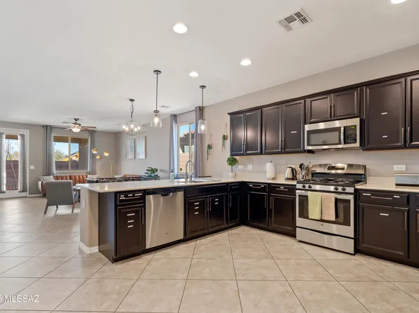 6136 W Bandelier Ct, Tucson, AZ 85742