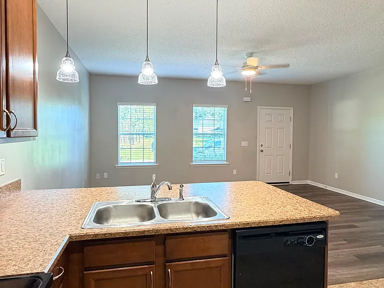 2755 Hollybrook Ln — Photo 9