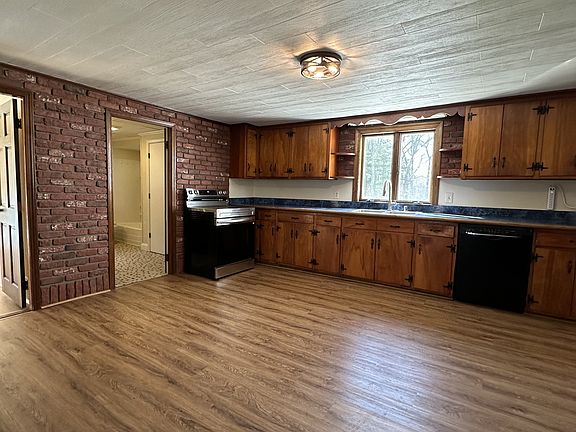 4th image of 35 McKinley St