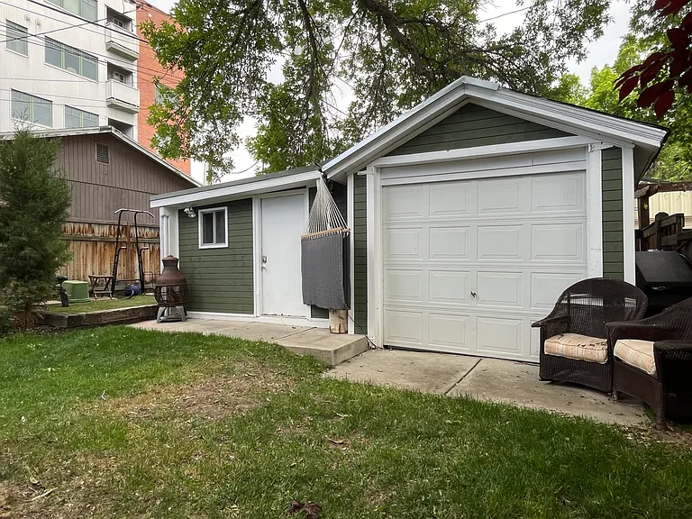 1064 E Hollywood Ave — Photo 12
