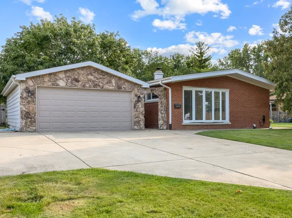 248 E Schick Rd, Bloomingdale, IL 60108