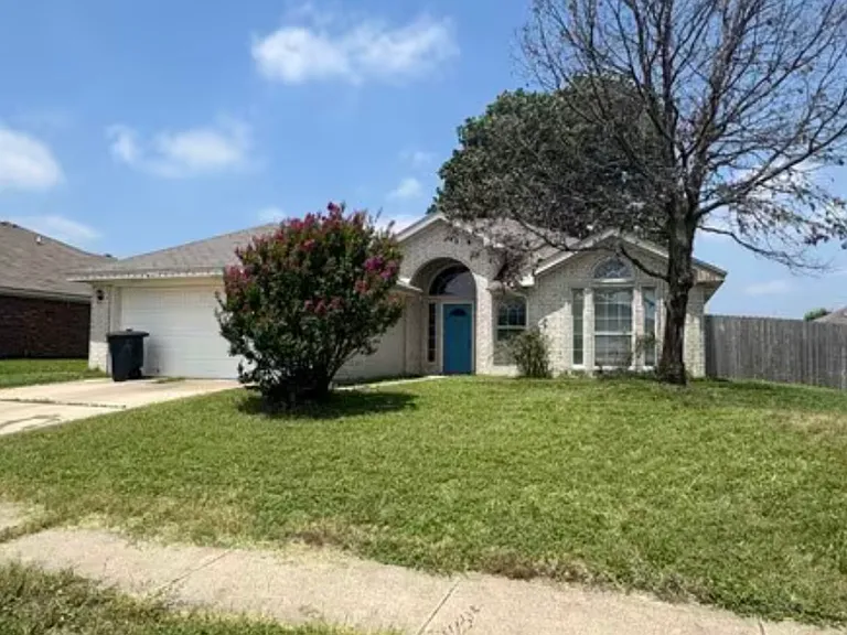 4301 Capri Dr — Photo 1